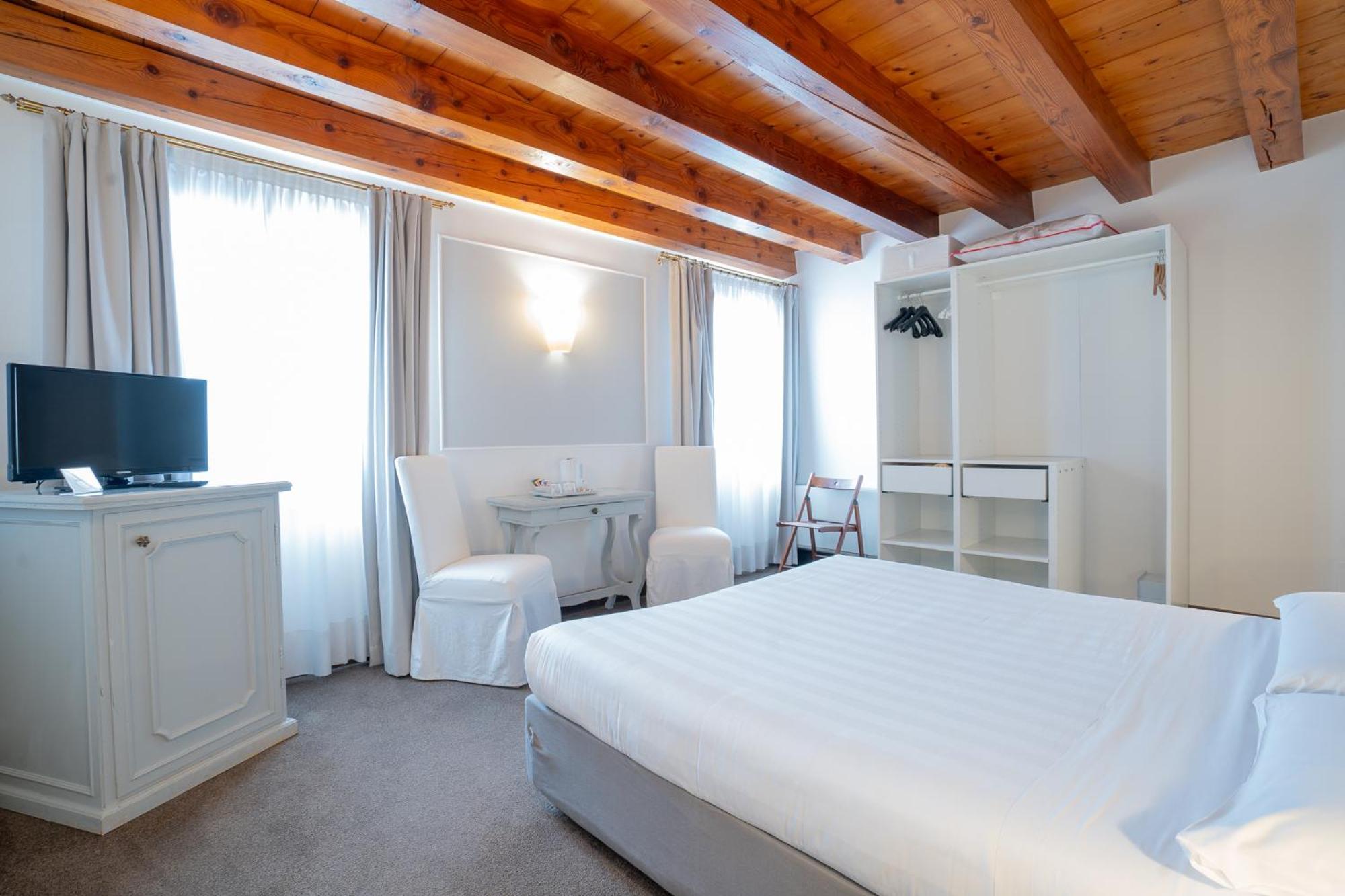 Superior Double Room Canal View