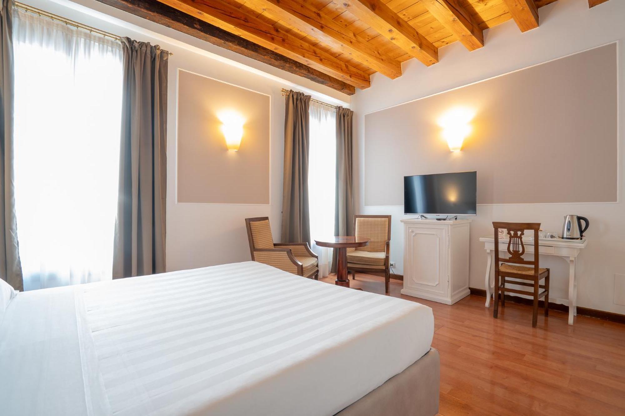 Superior Double Room Canal View